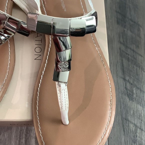 Barely worn BCBG Flat White Sandals 8.5 - Picture 2 of 3